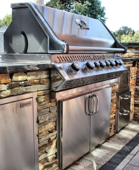 outdoor kitchen built-in grill